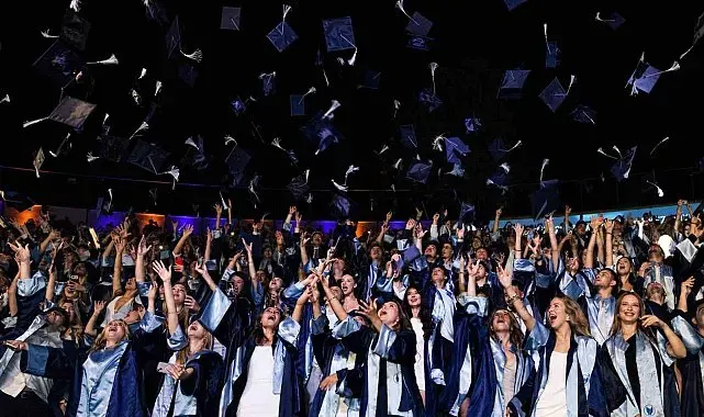 Yaşar Üniversitesi'nde mezuniyet coşkusu