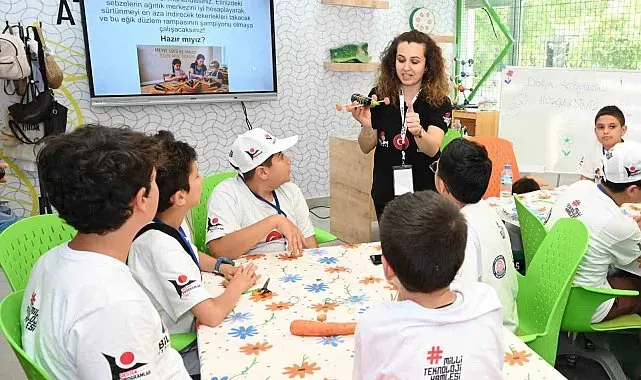Meyve ve sebzelerin gücünü kullanarak araç tasarladılar