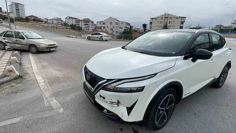 Karaman'da Cip İle Otomobil Çarpıştı: İki Yaralı