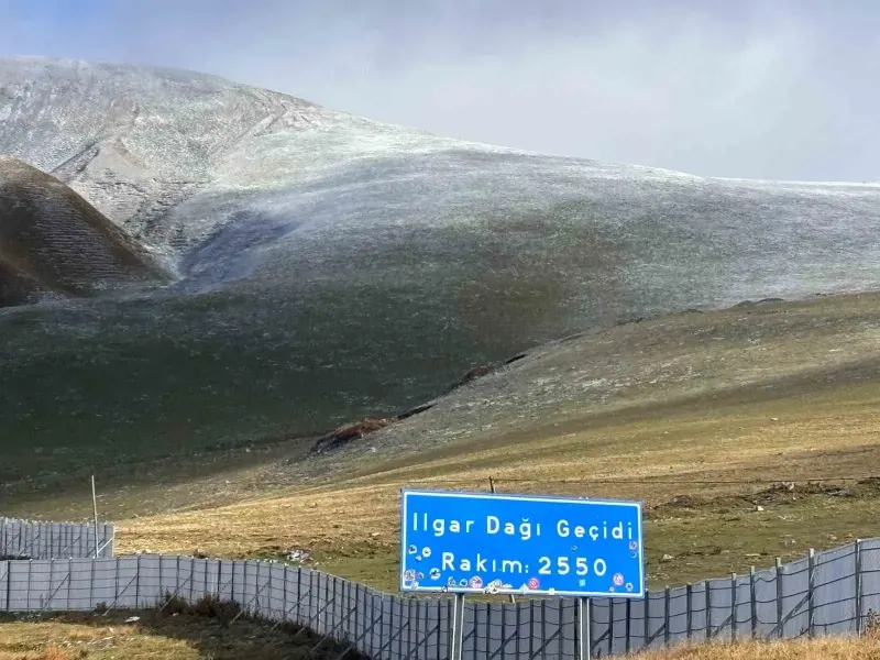 Ardahan Posof İlçesinde Ilgar Dağı Kar ve Tipiye Teslim Oldu