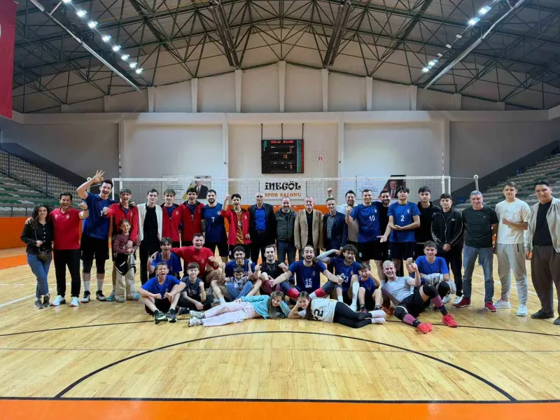 İnegöl Belediyespor Voleybol Takımı Yeşilçınar Spor Karşısında Set Vermeden Kazandı
