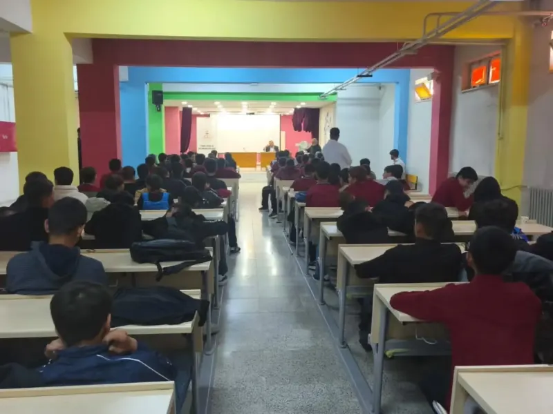 Van'da Liseli Gençlere Yönelik Güzel Ahlak Konferansı Düzenlendi