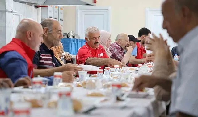 Türk Kızılay'dan huzurevi sakinlerine anlamlı ağırlama