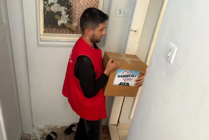 Efeler Belediyesinden İhtiyaç Sahibi Ailelere Gıda Desteği Sürüyor