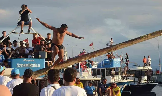 Sinop'ta Kabotaj Bayramı coşkusu: Yağlı direğin şampiyonu yine değişmedi