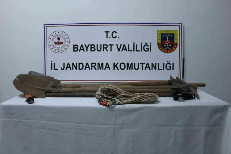 Bayburt’ta Kaçak Kazı Operasyonu: 6 Şüpheli Suçüstü Yakalandı