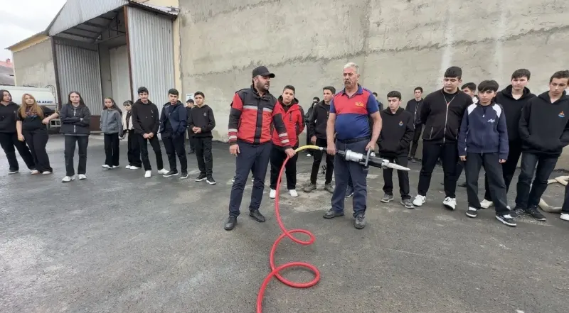 Yüksekova'da İtfaiye Haftası Etkinlikleri Öğrencilerin Katılımıyla Sona Erdi