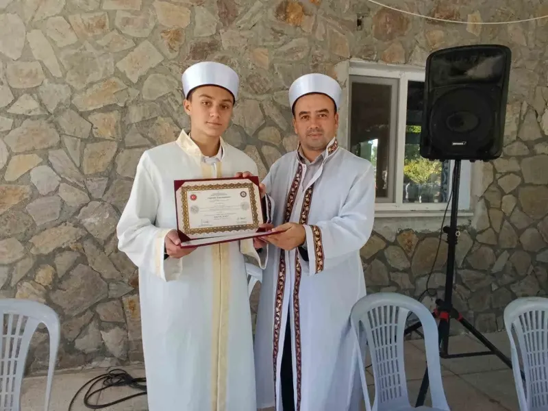 Manisa'da On Dört Yaşındaki Haluk Alev Bir Buçuk Yılda Hafız Oldu