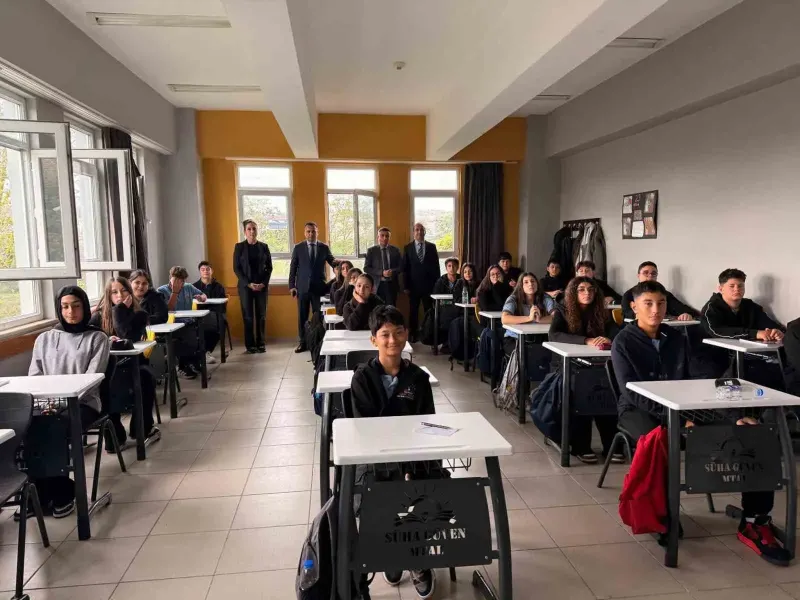 Kaymakam Uzan Gençlerle Buluşarak Eğitim Faaliyetlerini Değerlendirdi