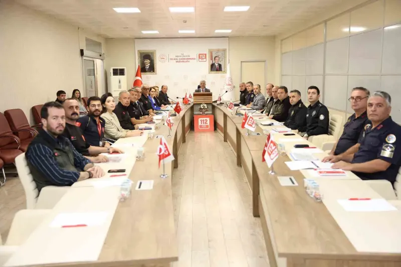 Düzce Valisi Mehmet Makas Başkanlığında Acil Çağrı Toplantısı Düzenlendi