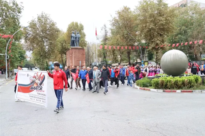 Malatya'da Amatör Spor Haftası Coşkulu Yürüyüşle Başladı