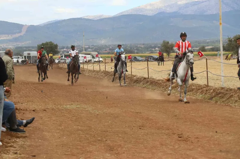 Denizli'de Geleneksel Kızılcabölük Rahvan At Yarışları Coşkusu Yaşandı