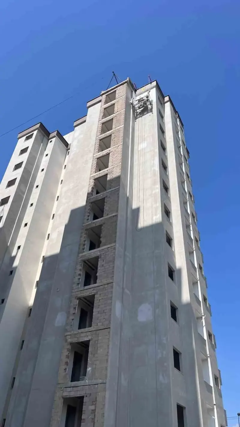 Adana'da Yüksek Katlı İnşaatta Mahsur Kalan İşçiler Kurtarıldı