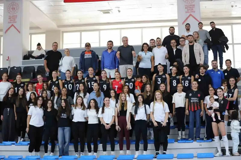 Turgutlu Belediyesi Kadın Voleybol Takımı Sezona Galibiyetle Başladı