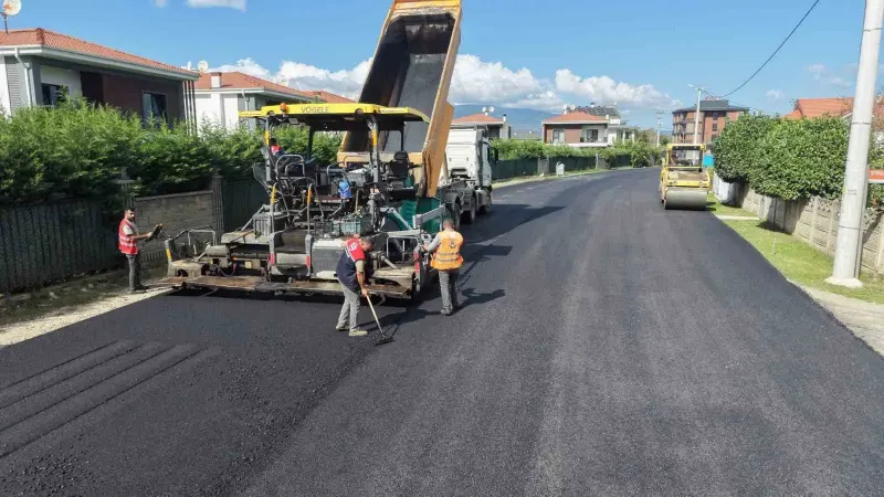 Düzce Belediyesi Ekiplerinden Hafta Sonu Yoğun Asfalt Mesaisi