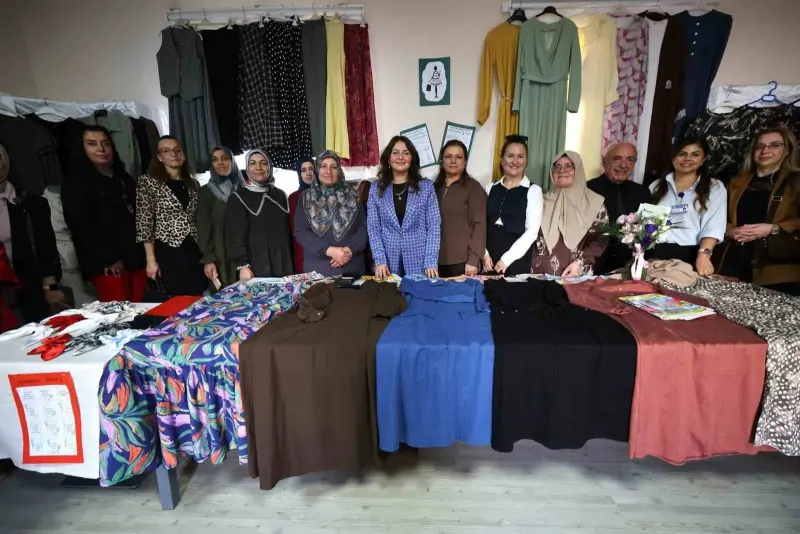 Yunusemre Belediyesi Dikiş Kursu Yılsonu Sergisi Ziyaretçilerle Buluştu