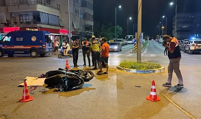 Alanya'da hafif ticari araçla çarpışan motosikletli genç yaralandı