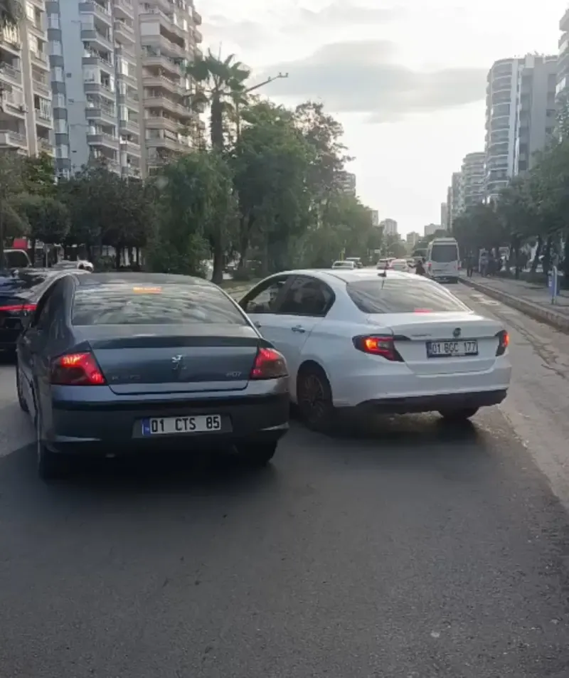 Adana'da Sürücüler 180 Bin Liralık Cezadan Kaçınmak İçin Camdan Tartıştı