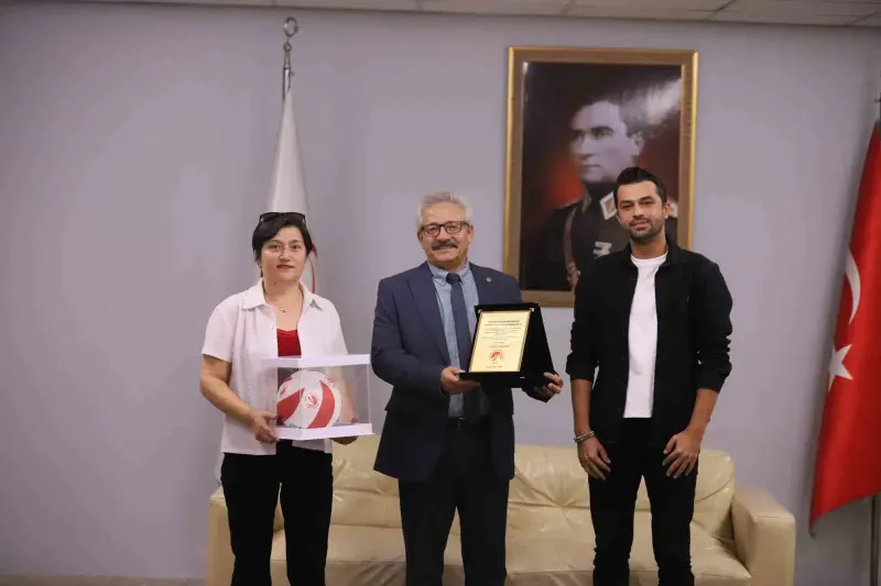 Aras Kargo Sezona Galibiyetle Başlarken Tribünlerde Hayvan Dostu Dayanışma