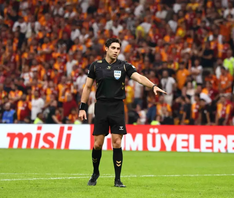 Türk Hakem Mehmet Türkmen'e UEFA Uluslar Ligi'nde Kritik Görev