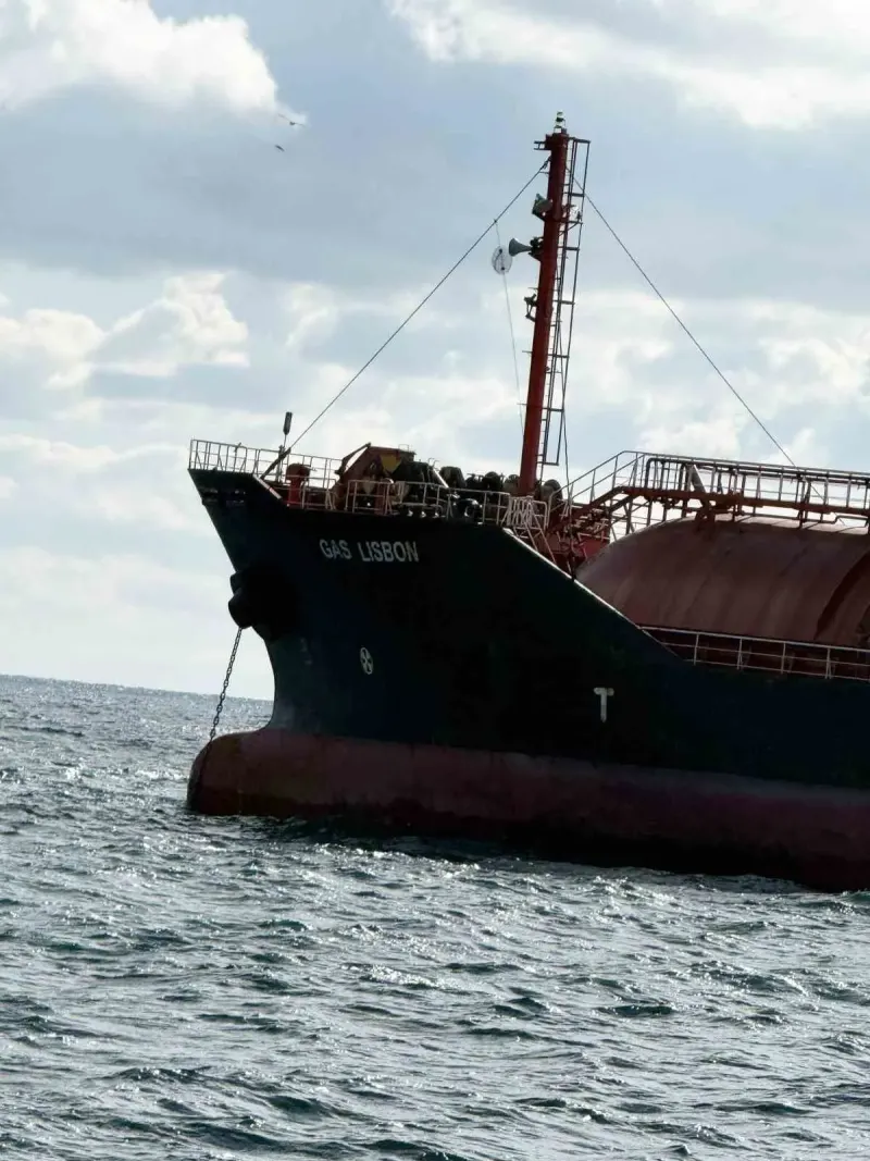 Karadeniz’de Saldırıya Uğrayan LPG Tankeri İstanbul Açıklarında Görüntülendi