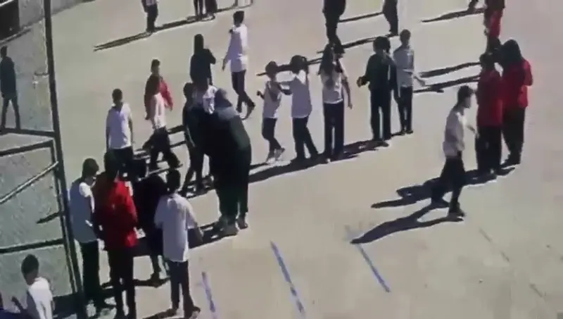 Zonguldak'ta Boğulma Tehlikesi Geçiren Öğrenci Öğretmenin Müdahalesiyle Kurtuldu