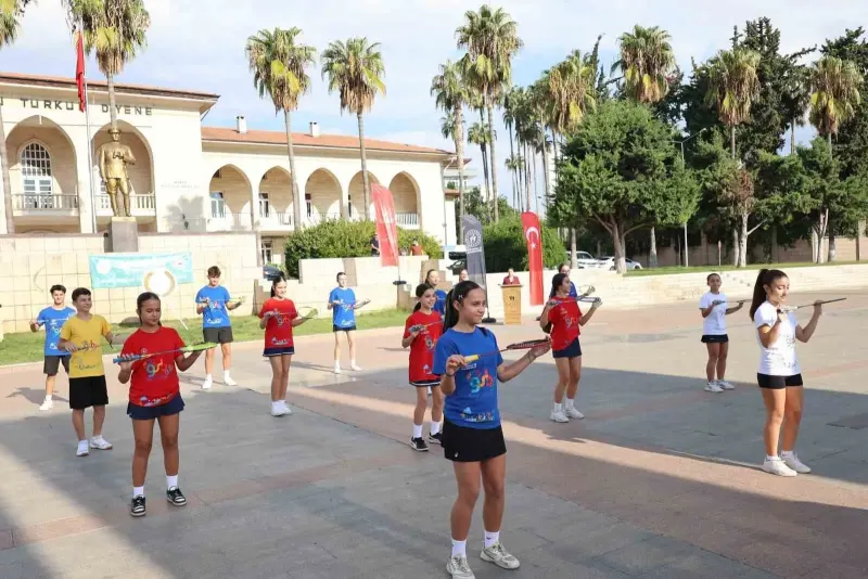 Mersin'de Amatör Spor Haftası Çelenk Töreniyle Başladı
