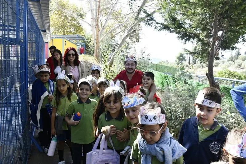 Kuşadası'nda Yüzlerce Öğrenci Hayvan Bakım Merkezini Ziyaret Etti