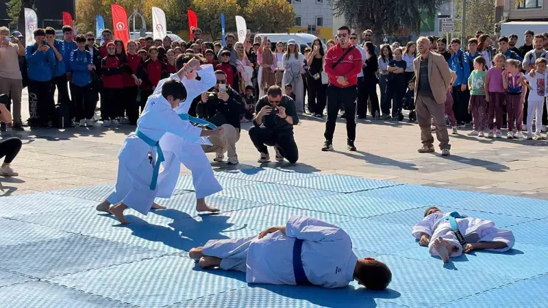 Düzce'de Amatör Spor Haftası Kapsamında Düzenlenen Gösteriler İlgi Topladı