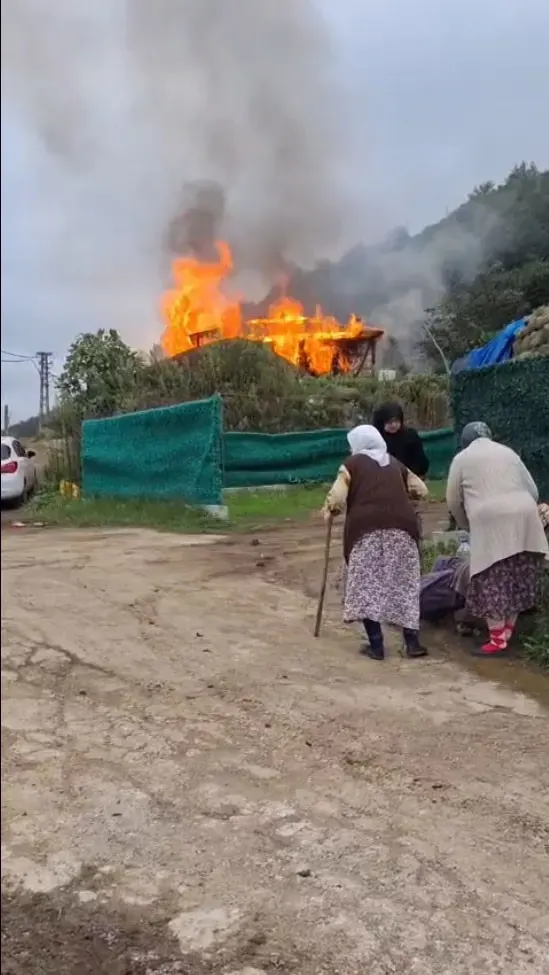 Giresun'da Sobadan Çıkan Yangın Evi Kül Etti