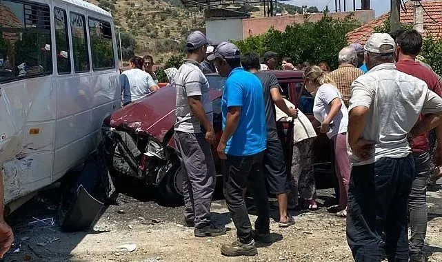 Bozdoğan'da işçi servisi ile otomobil çarpıştı:3 yaralı