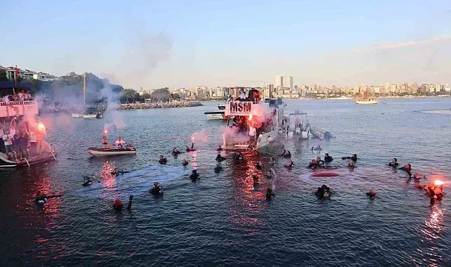 Moda İskelesi'nde tarihi kutlama: Kabotaj Bayramı için 100 noktada aynı anda daldılar