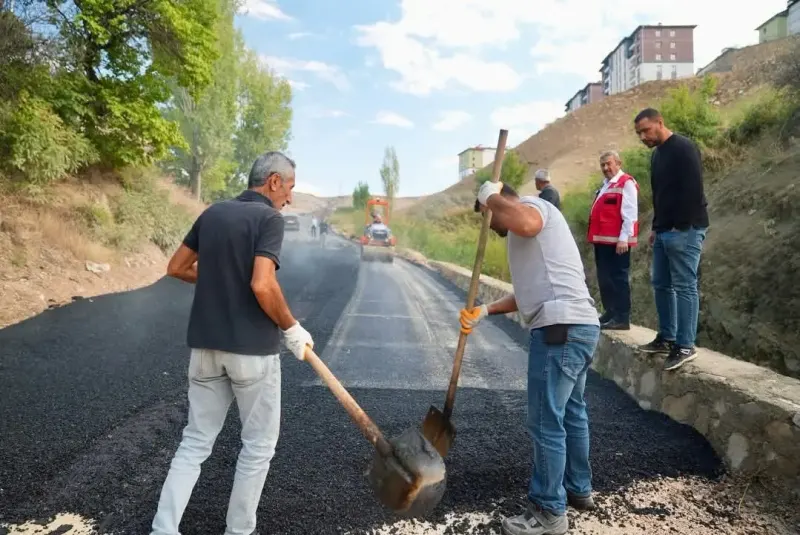 Darende Belediyesi Tarafından Sürdürülen Asfalt Çalışmaları İnceleme Altında