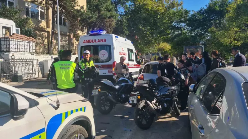 Zonguldak'ta Motosiklet Kazası: Park Halindeki Otomobile Çarpan Genç Sürücü Ağır Yaralandı
