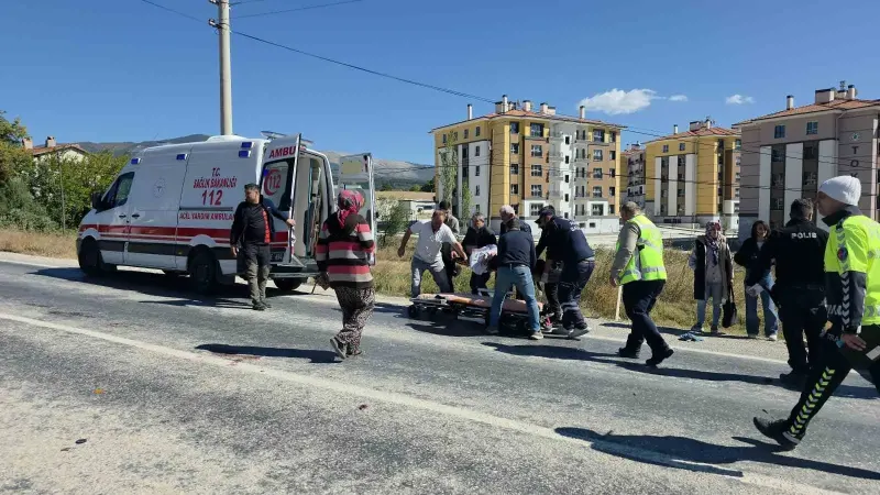 Kütahya'da Otomobil ile Motosiklet Çarpıştı: 1 Genç Hayatını Kaybetti