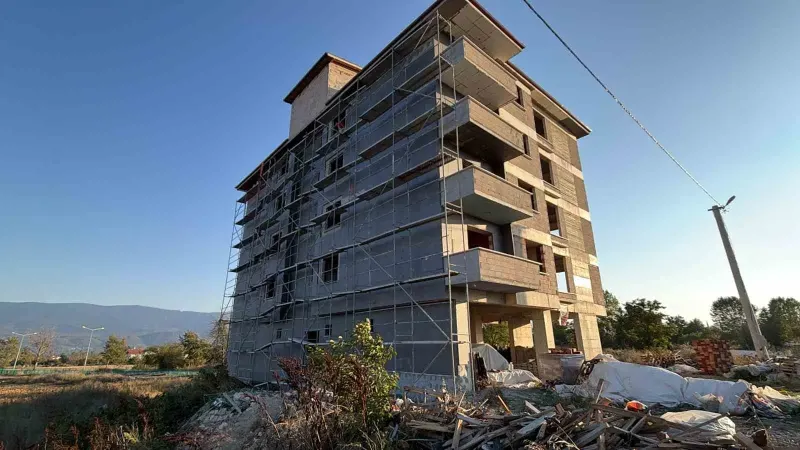 Bolu'da İnşaatın Beşinci Katından Düşen İşçi Ağır Yaralandı