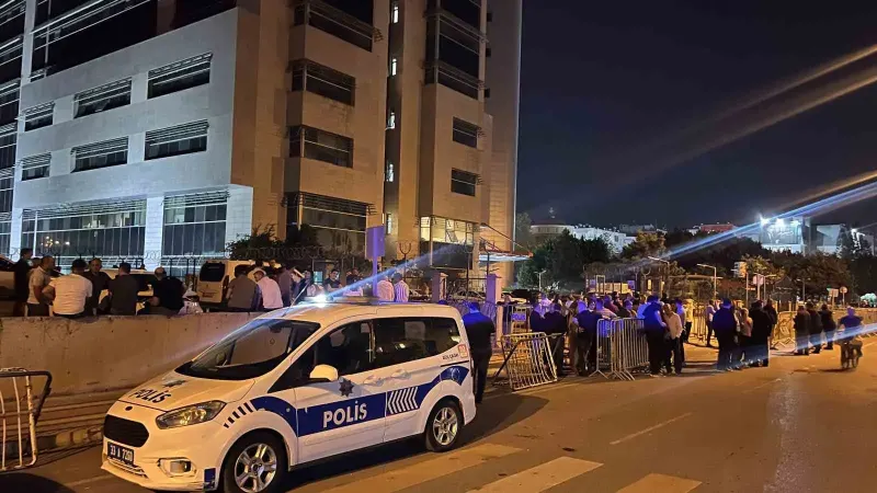 Mersin'de Üç Belediye Başkanı Tutuklama Talebiyle Hakim Karşısında