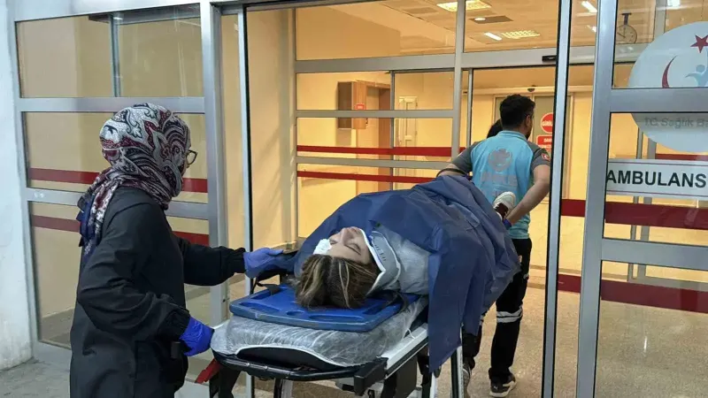 Adıyaman’da Motosiklet ve İki Otomobil Çarpıştı: İki Yaralı