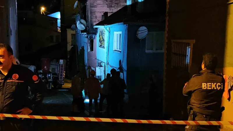İstanbul Fatih'te İki Katlı Binada Çıkan Yangında Bir Kişi Hayatını Kaybetti