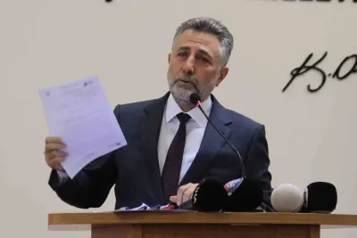 İzmir'de Yolsuzluk Operasyonu: Eski Başkan Serdar Sandal Gözaltında