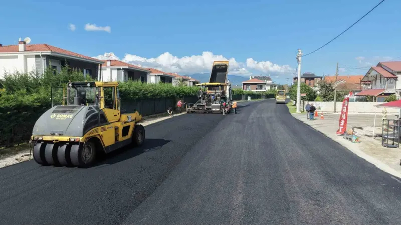 Düzce Belediyesi Ulaşım Altyapısını Güçlendirmek İçin Asfalt Seferberliğini Sürdürüyor