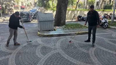 Bandırma'da Tadilat Atıkları Yola Savruldu Ve Camlar Kırıldı