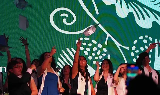 Academica Çift Diploma Programı'nda mezuniyet heyecanı