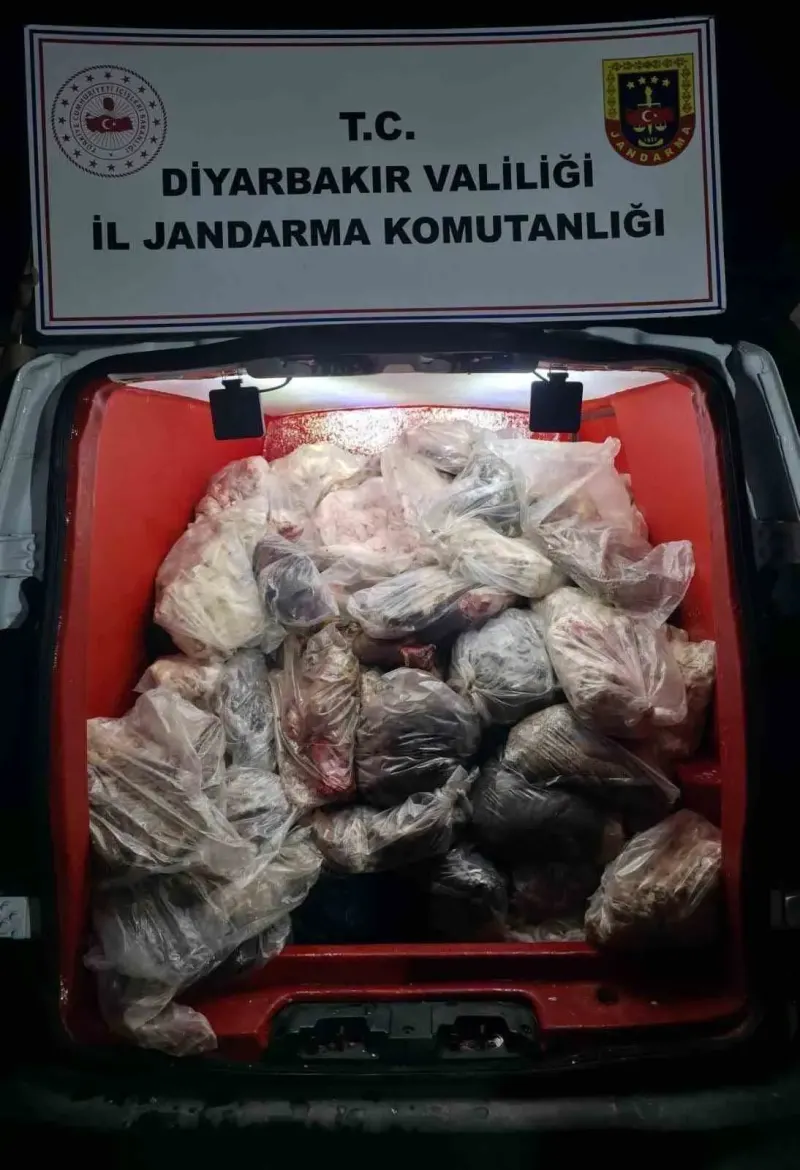 Diyarbakır'da Menşei Belirsiz 820 Kilo Hayvansal İç Yağ ve Sakatat Ele Geçirildi