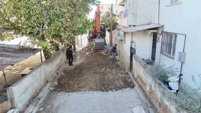 Nazilli Yeşil Mahalle'de Bozulmuş Olan 813 Sokak İçin Yol Yenileme Çalışmaları Hız Kazandı