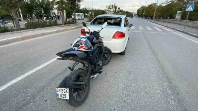 Karaman'da Motosiklet Otomobile Çarptı: Sürücü Yaralandı
