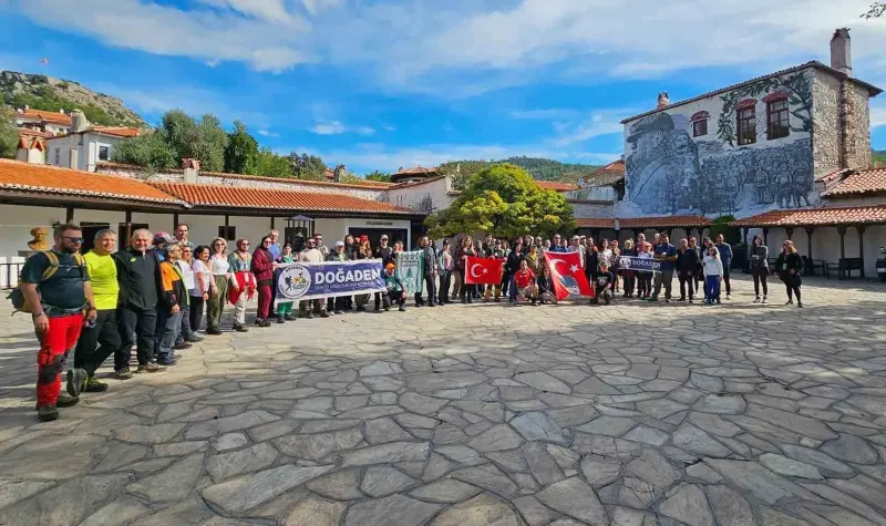 Denizli Ve Muğlalı Doğaseverlerden Tarihi Ve Doğal Güzellikleri Keşif Yürüyüşü