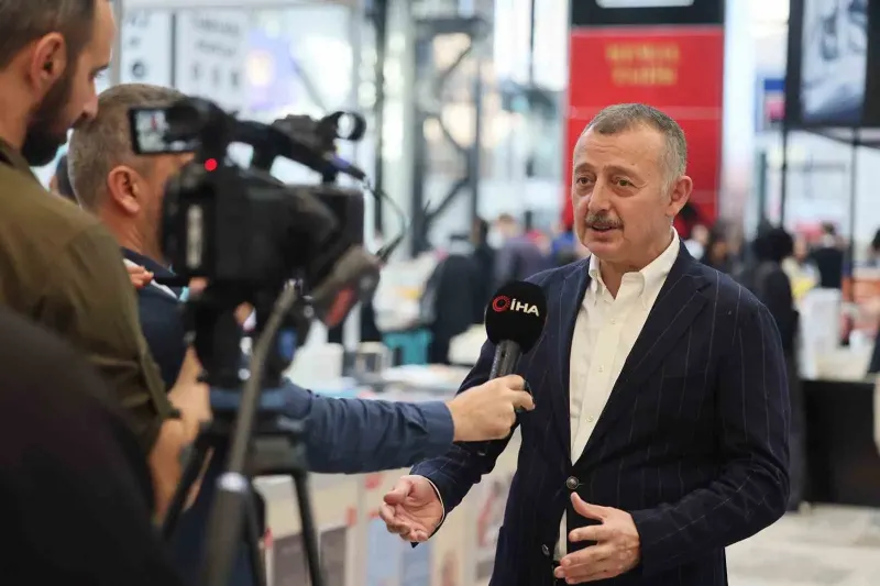 Başkan Tahir Büyükakın Uluslararası Kocaeli Kitap Fuarı Ziyaretinde Mutlu Şehir Vizyonunu Anlattı