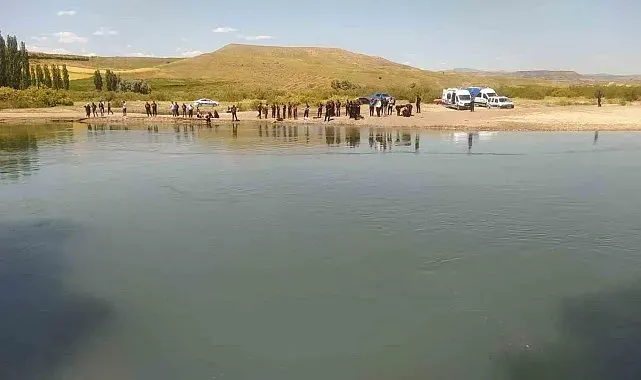 Sivas'ta serinlemek için suya giren 3 kişiden 1'i öldü, 1'i tedavi altına alınırken kayıp çocuğu arama çalışmaları sürüyor