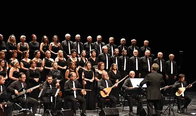 Türk Halk Müziği Korosu'nun sezon sonu konseri yoğun ilgi gördü